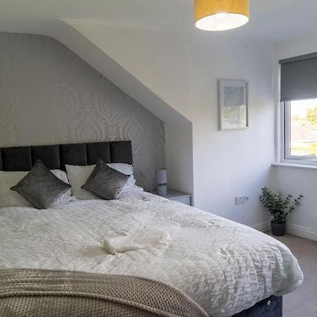 Spacious 15 Guest Home With 9 Beds In Shirley Solihull Eksteriør billede