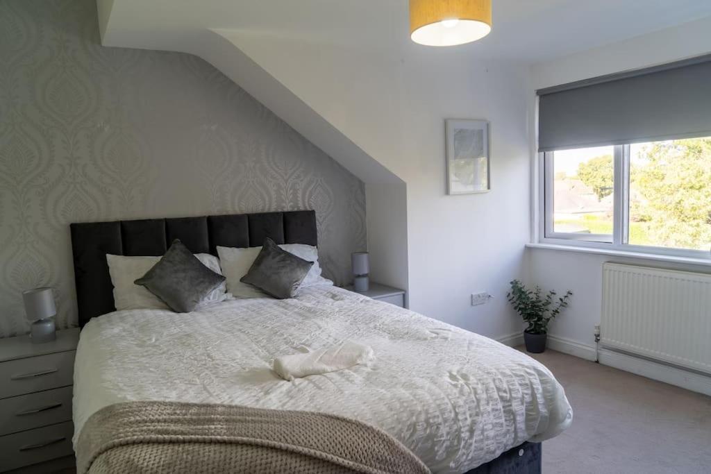 Spacious 15 Guest Home With 9 Beds In Shirley Solihull Eksteriør billede