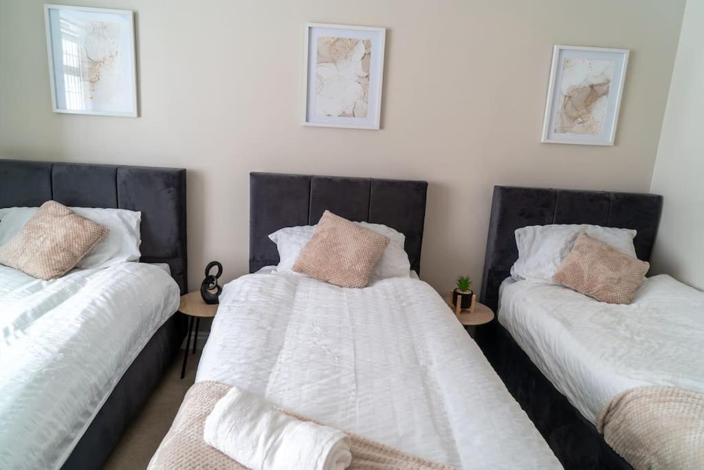 Spacious 15 Guest Home With 9 Beds In Shirley Solihull Eksteriør billede