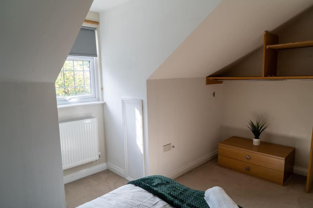 Spacious 15 Guest Home With 9 Beds In Shirley Solihull Eksteriør billede
