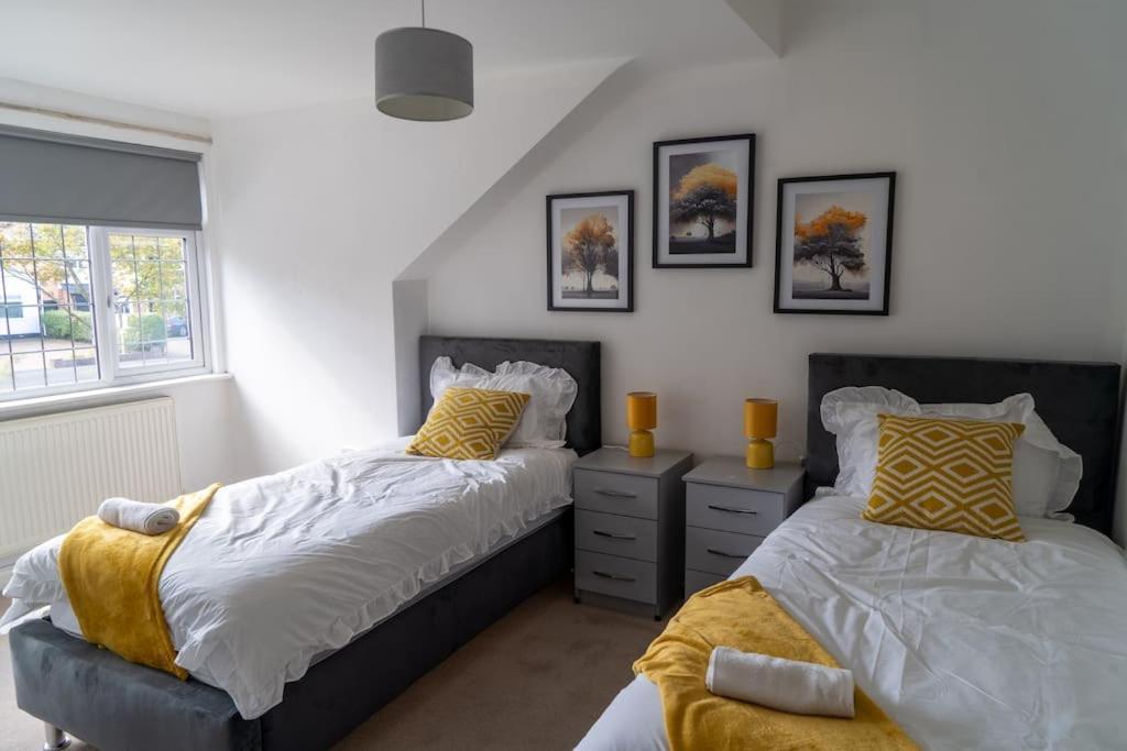 Spacious 15 Guest Home With 9 Beds In Shirley Solihull Eksteriør billede