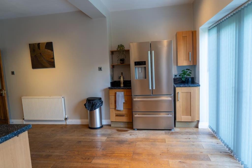 Spacious 15 Guest Home With 9 Beds In Shirley Solihull Eksteriør billede