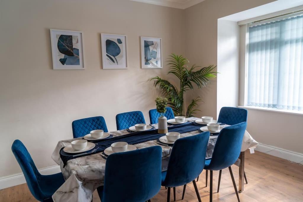 Spacious 15 Guest Home With 9 Beds In Shirley Solihull Eksteriør billede