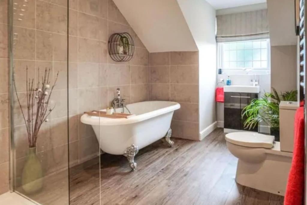 Spacious 15 Guest Home With 9 Beds In Shirley Solihull Eksteriør billede