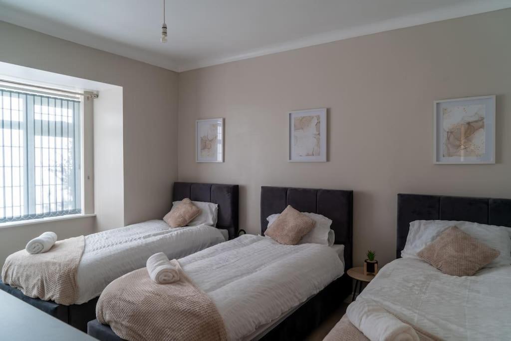 Spacious 15 Guest Home With 9 Beds In Shirley Solihull Eksteriør billede