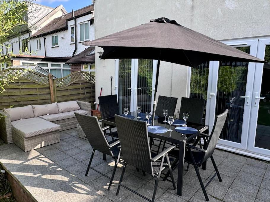 Spacious 15 Guest Home With 9 Beds In Shirley Solihull Eksteriør billede